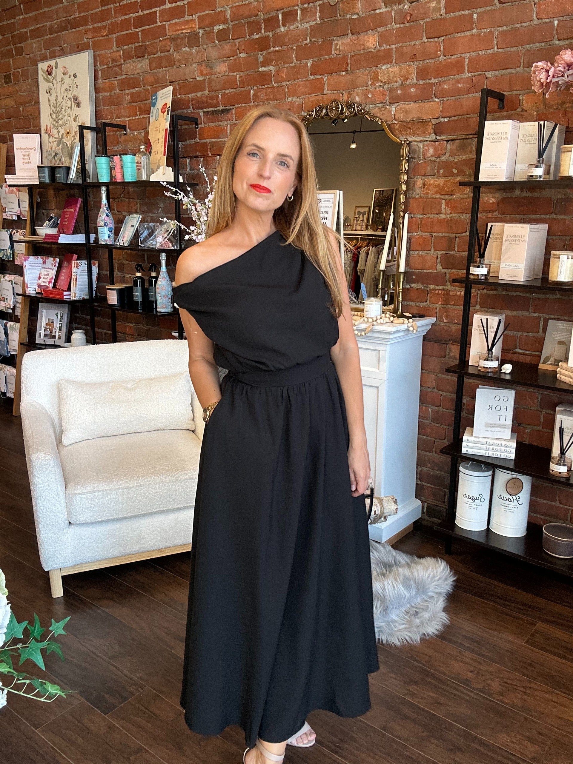 black asymmetrical off the shoulder dress New* Where do I find hugging maxi dress in Collection: Party Outfits COLOUR:WHITE
